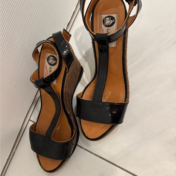 Lanvin Black and Tan Wedge Sandals - Picture 4 of 10